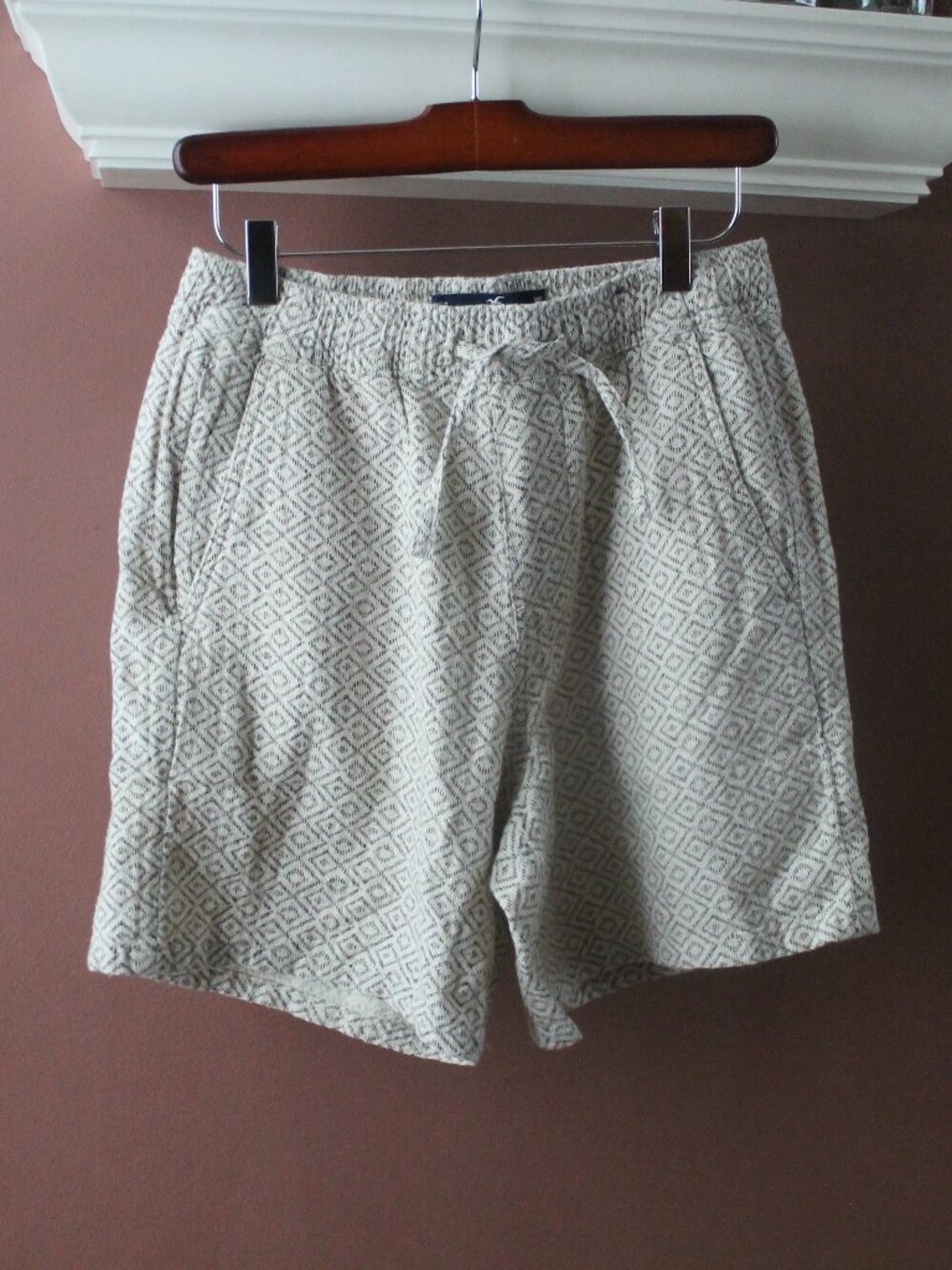 Hollister Shorts men’s XS Geometric Pattern Front Pockets Elastic Waist